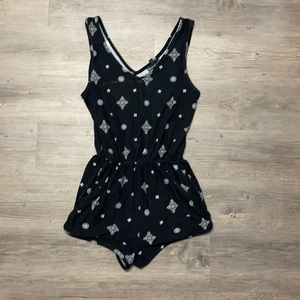 Super soft romper with pockets (medium)
